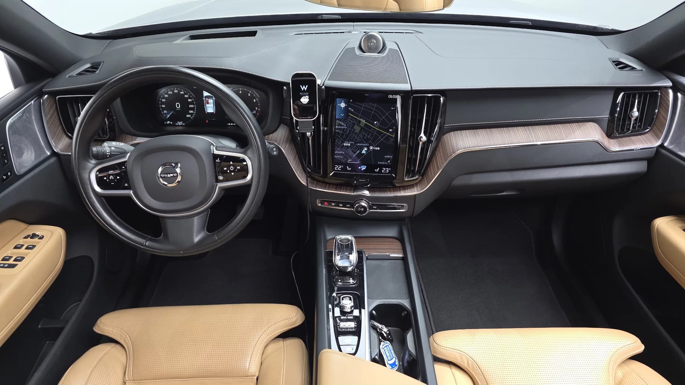 Volvo XC60 B5 Inscription, 2021 г. 75303 км. — фото 7