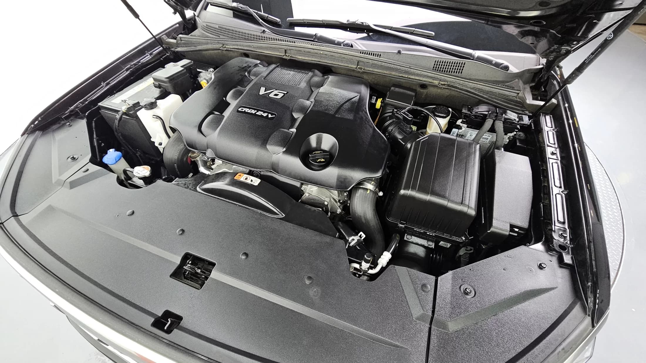 Kia Mohave Diesel 3.0 4WD 5-Seater Masters, 2023 г. 33450 км. — фото 6