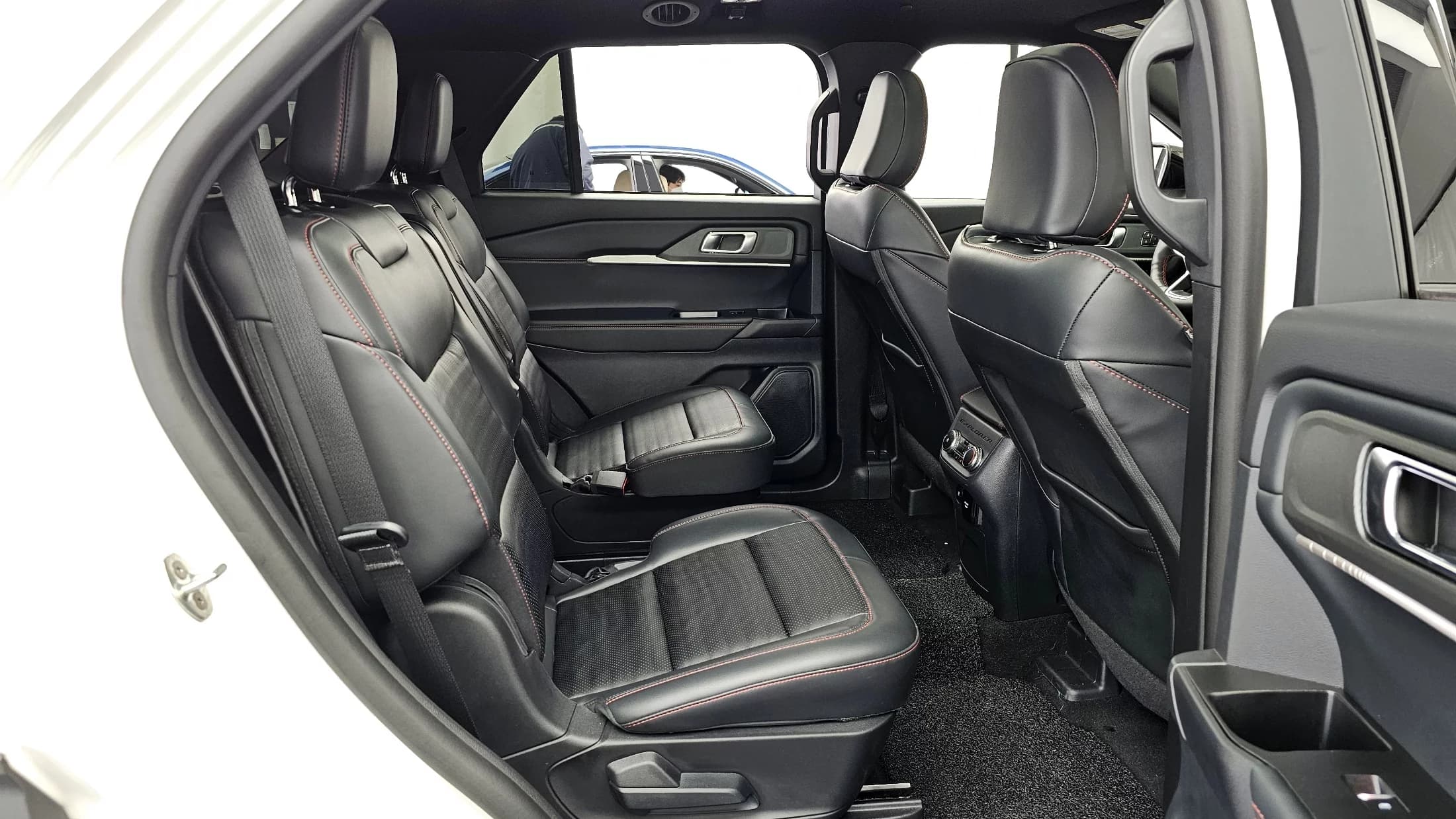 Ford EXPLORER 2.3 ST-Line 4WD, 2025 г. 20964 км. — фото 12