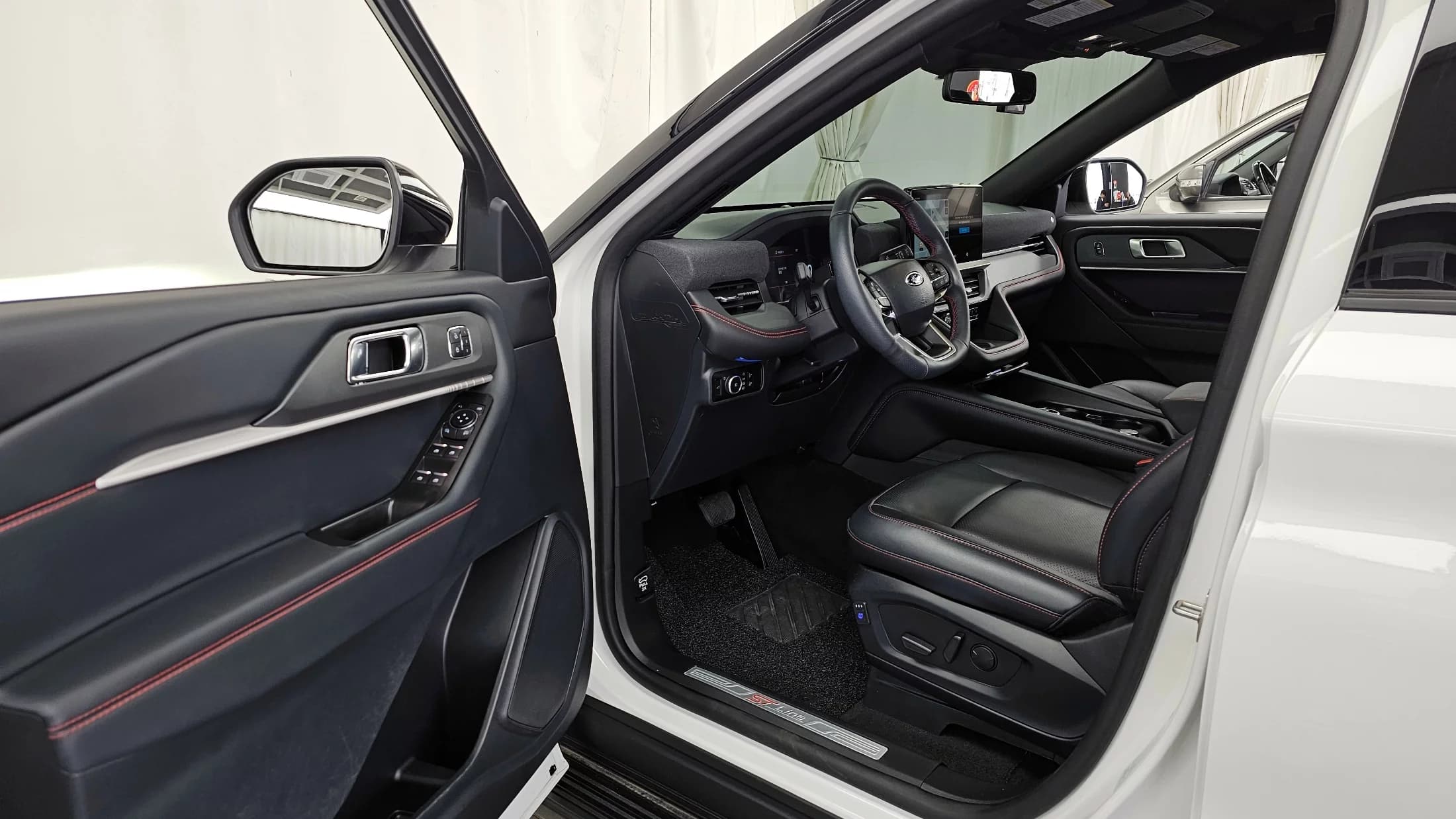 Ford EXPLORER 2.3 ST-Line 4WD, 2025 г. 20964 км. — фото 10