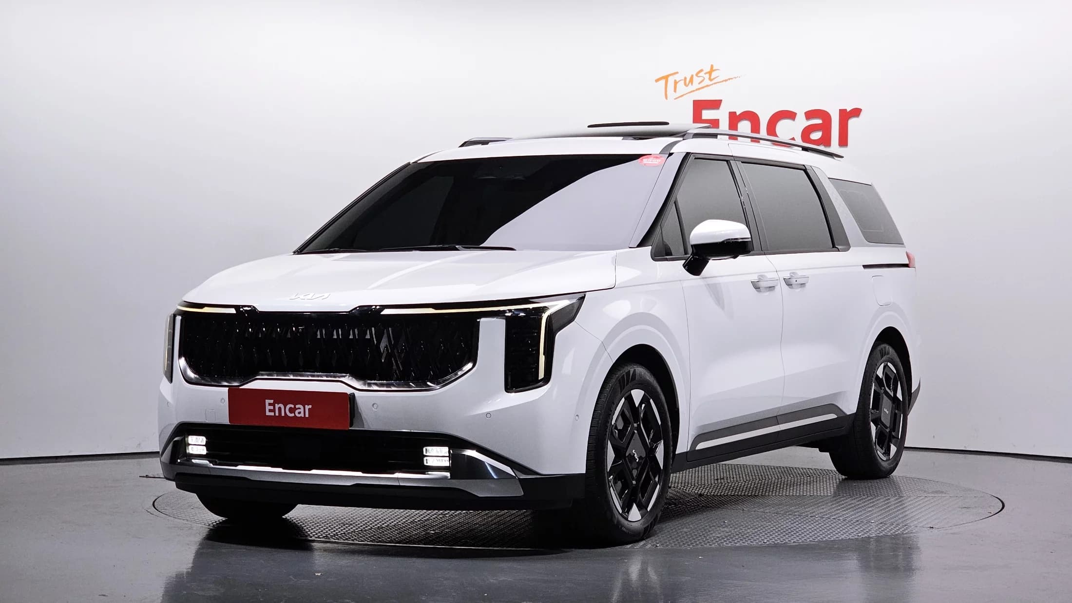Kia Carnival HEV 7seater Signature, гибрид, 2024 г. 34289 км.
