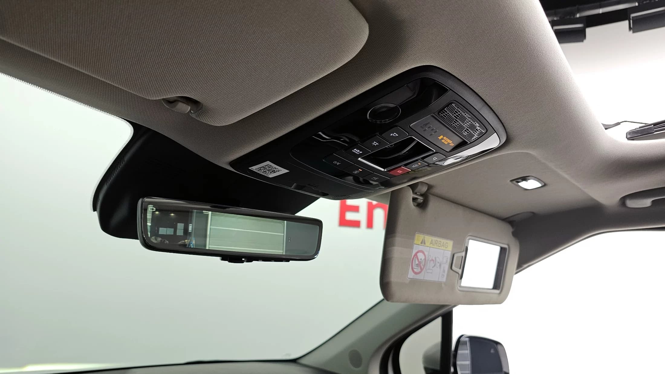 Kia Carnival HEV 7seater Signature, гибрид, 2024 г. 34289 км. — фото 20