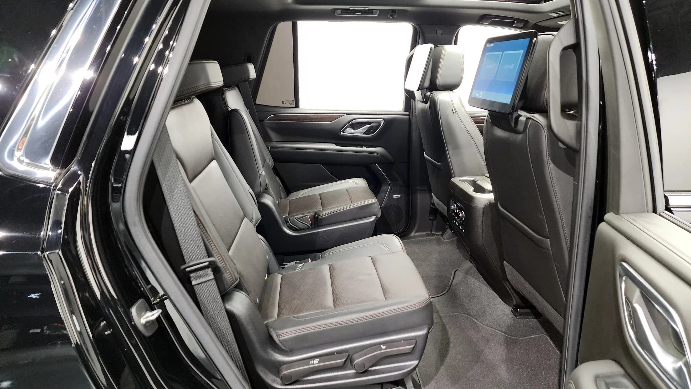 Daewoo Tahoe 6.2 High Country 4WD, 2022 г. 13421 км. — фото 12