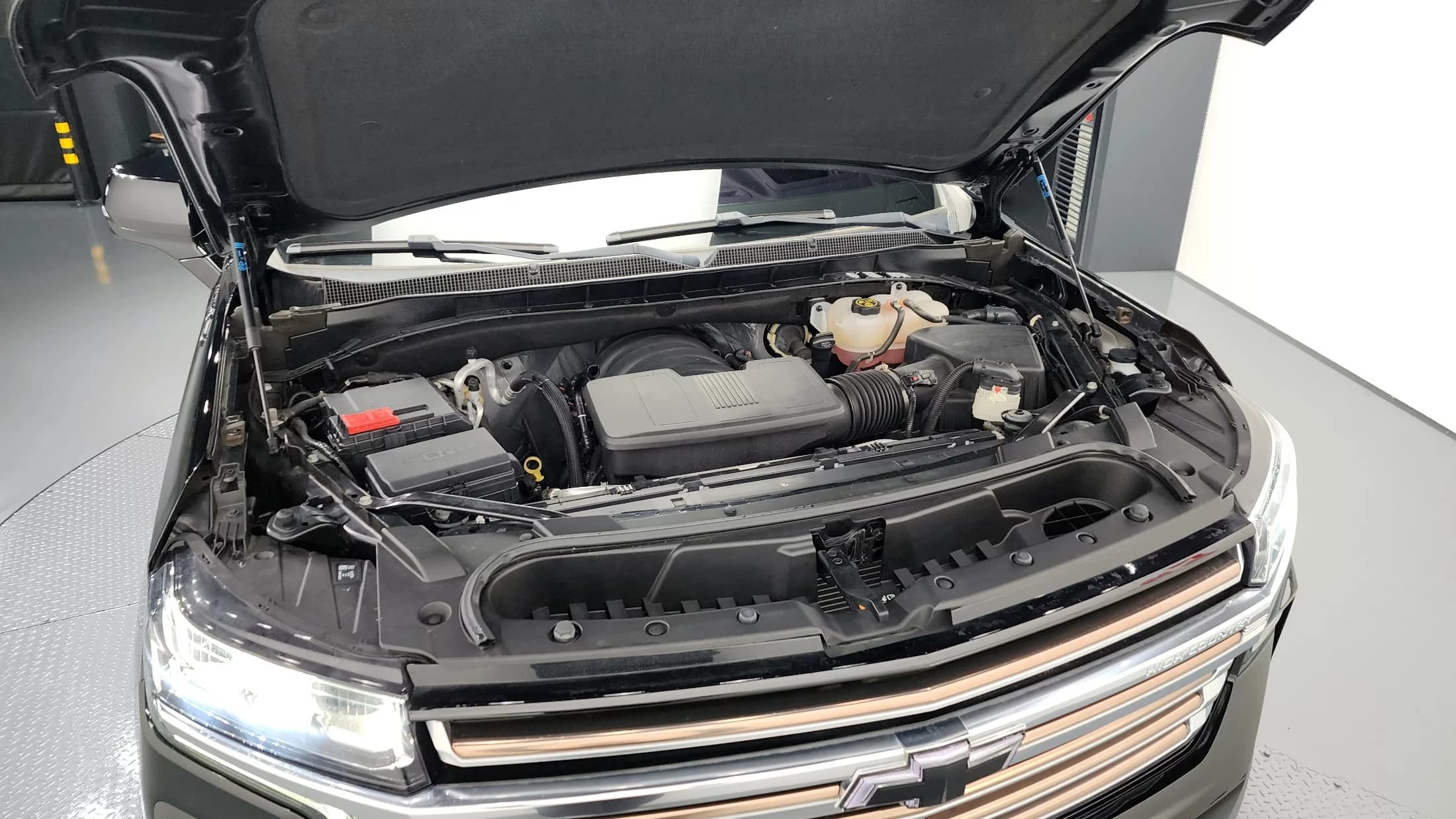 Daewoo Tahoe 6.2 High Country 4WD, 2022 г. 13421 км. — фото 6