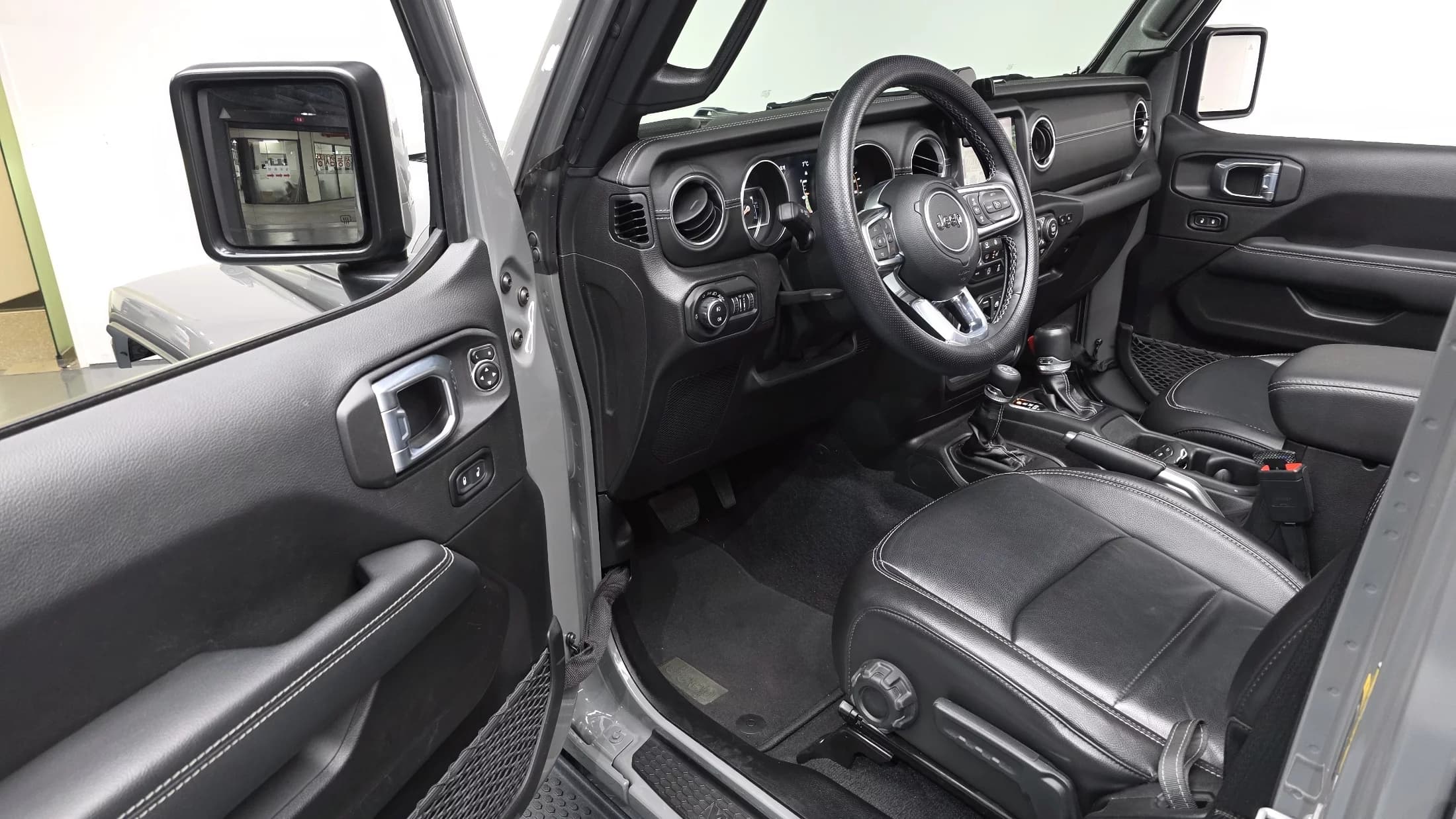 Jeep WRANGLER 2.0 Overland Power Top 4Door, 2023 г. 27237 км. — фото 11