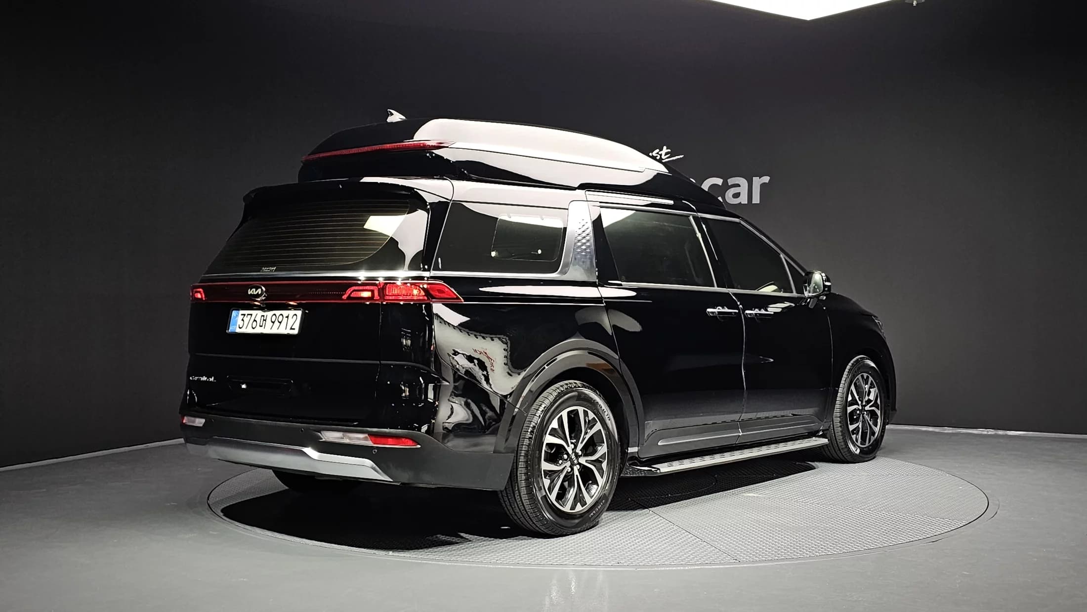 Kia Carnival 9-Seater Hi-Limousine(Special Vehicle), 2021 г. 64317 км. — фото 2