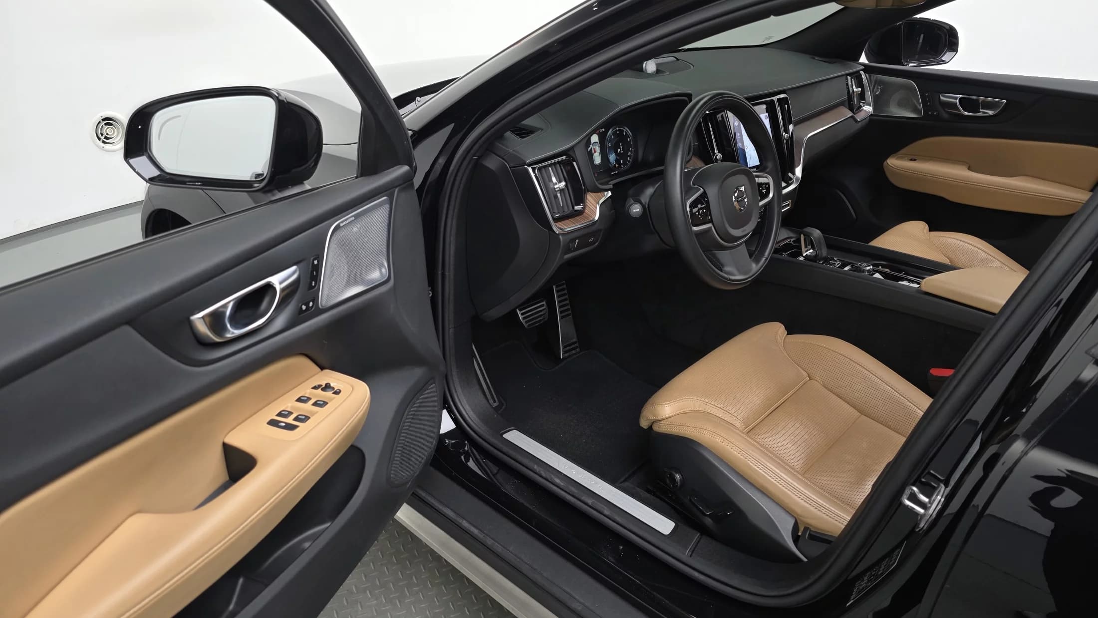 Volvo V60 B5 Pro AWD, 2021 г. 39530 км. — фото 11