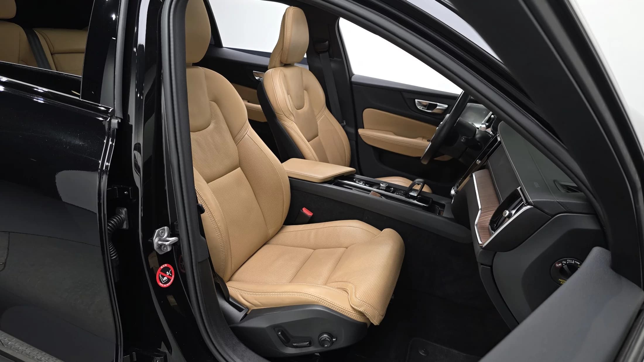 Volvo V60 B5 Pro AWD, 2021 г. 39530 км. — фото 10