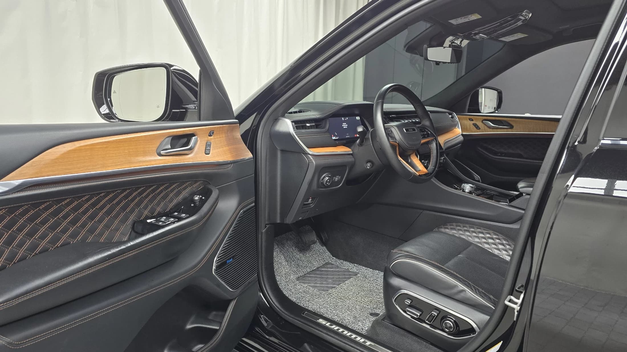 Jeep Grand Cherokee L 3.6 Summit Reserve, 2021 г. 64832 км. — фото 11