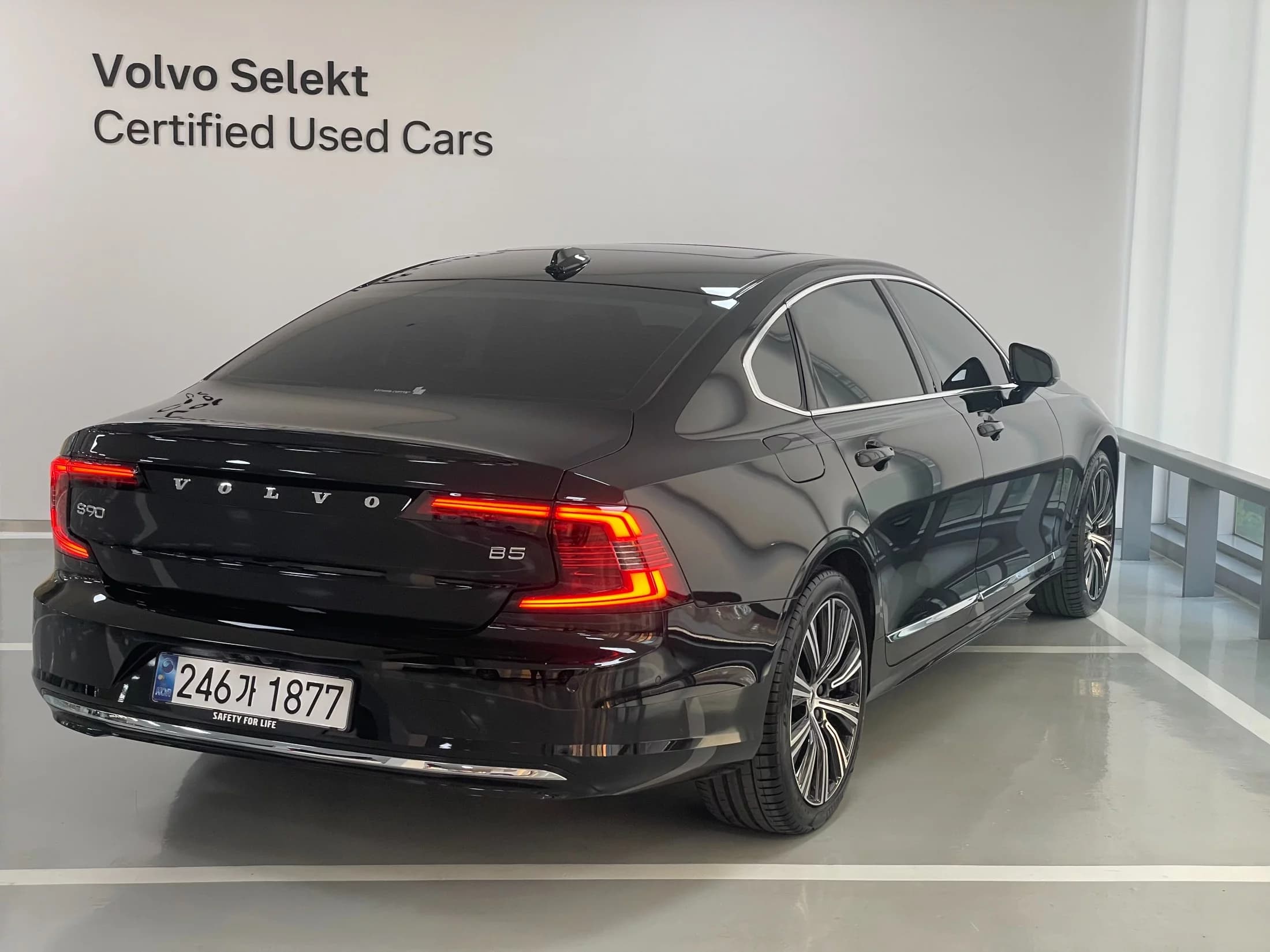 Volvo S90 B5 Ultimate Bright, 2024 г. 19479 км. — фото 2