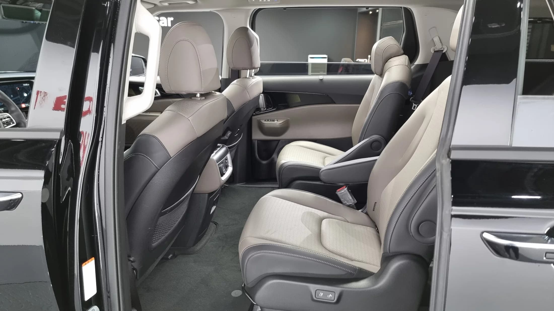 Kia Carnival Gasoline 9-Seater Signature, 2024 г. 17263 км. — фото 12