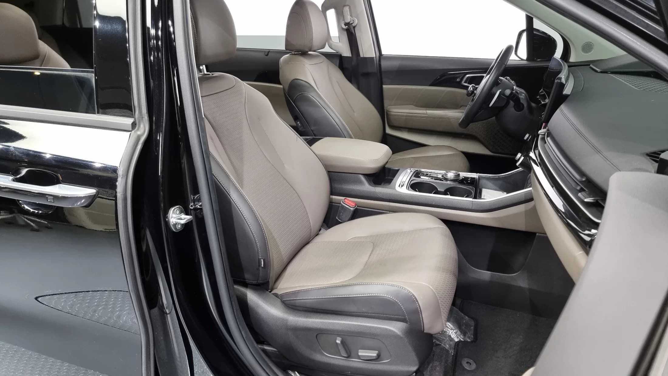 Kia Carnival Gasoline 9-Seater Signature, 2024 г. 17263 км. — фото 10