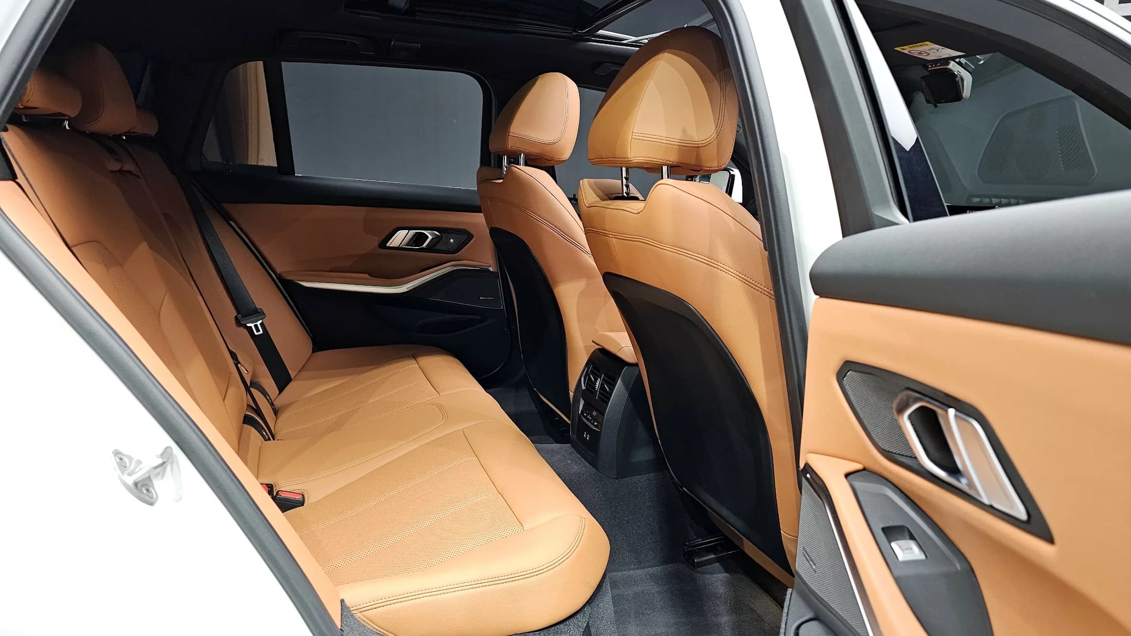 BMW 3-Series 320i Touring, 2024 г. 21534 км. — фото 11
