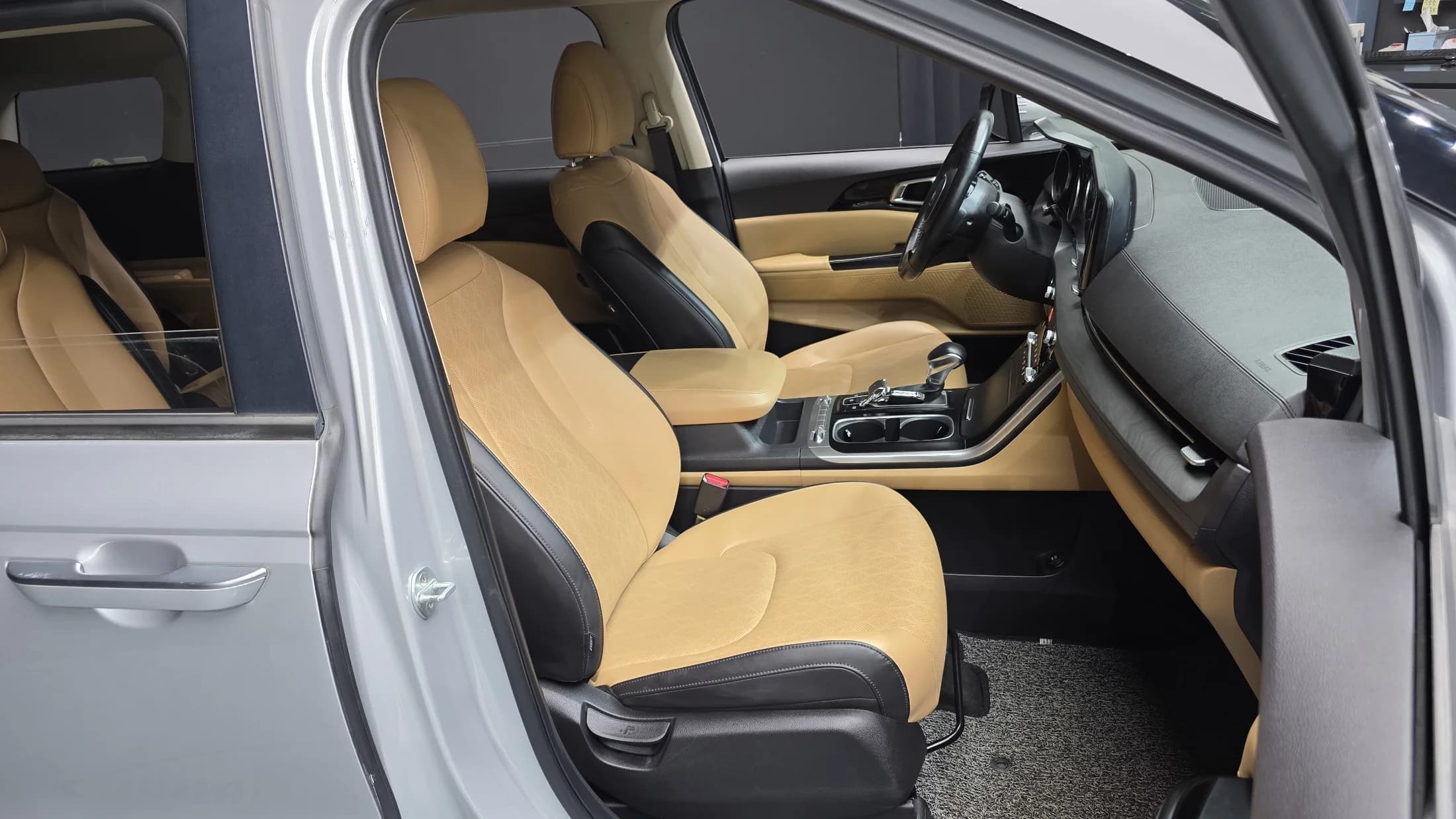 Kia Carnival 9-Seater Prestige, 2021 г. 49497 км. — фото 12
