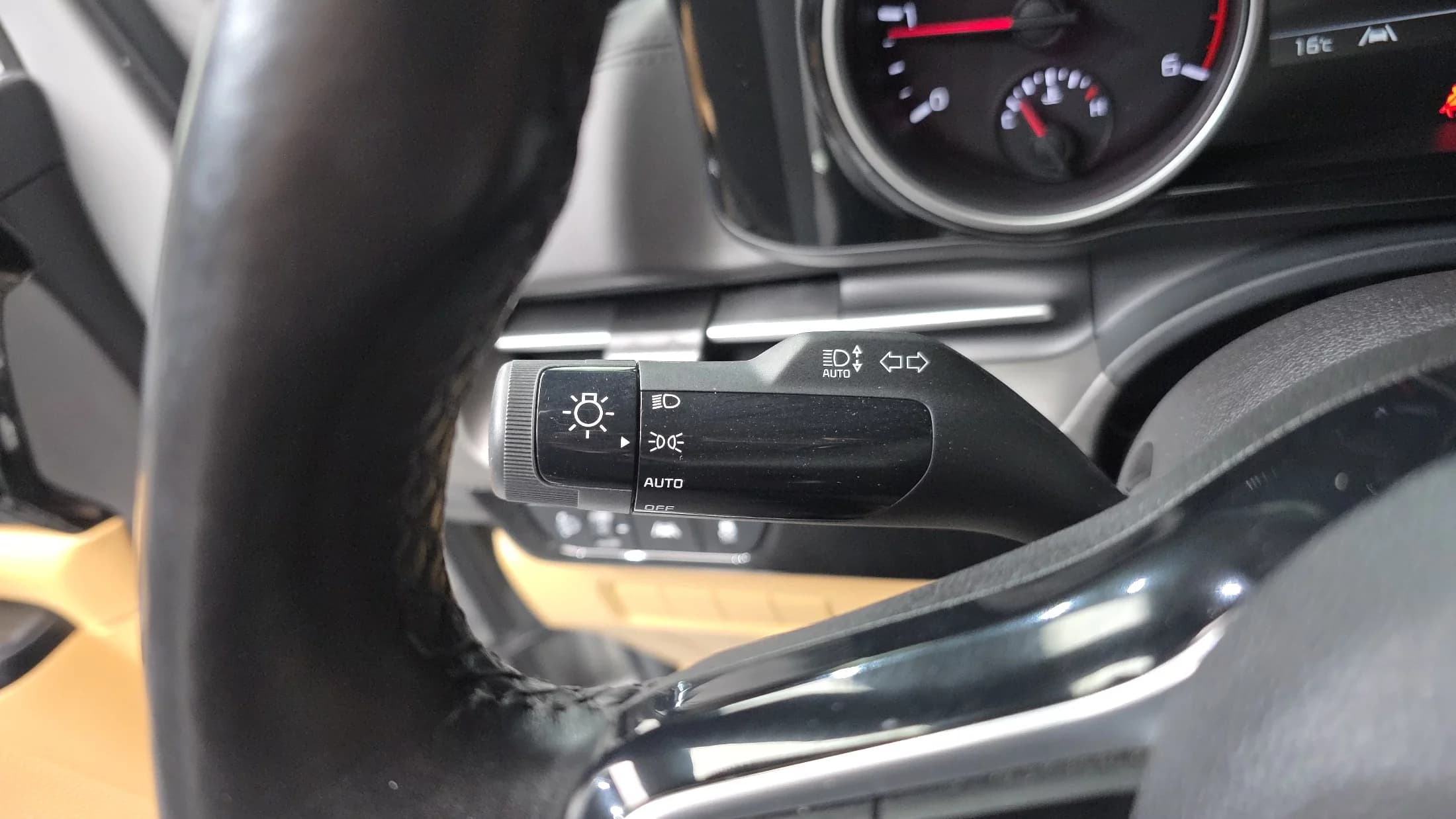 Kia Carnival 9-Seater Prestige, 2021 г. 49497 км. — фото 16