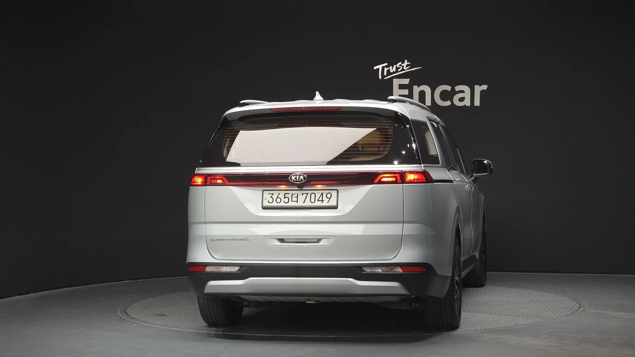 Kia Carnival 9-Seater Prestige, 2021 г. 49497 км. — фото 4