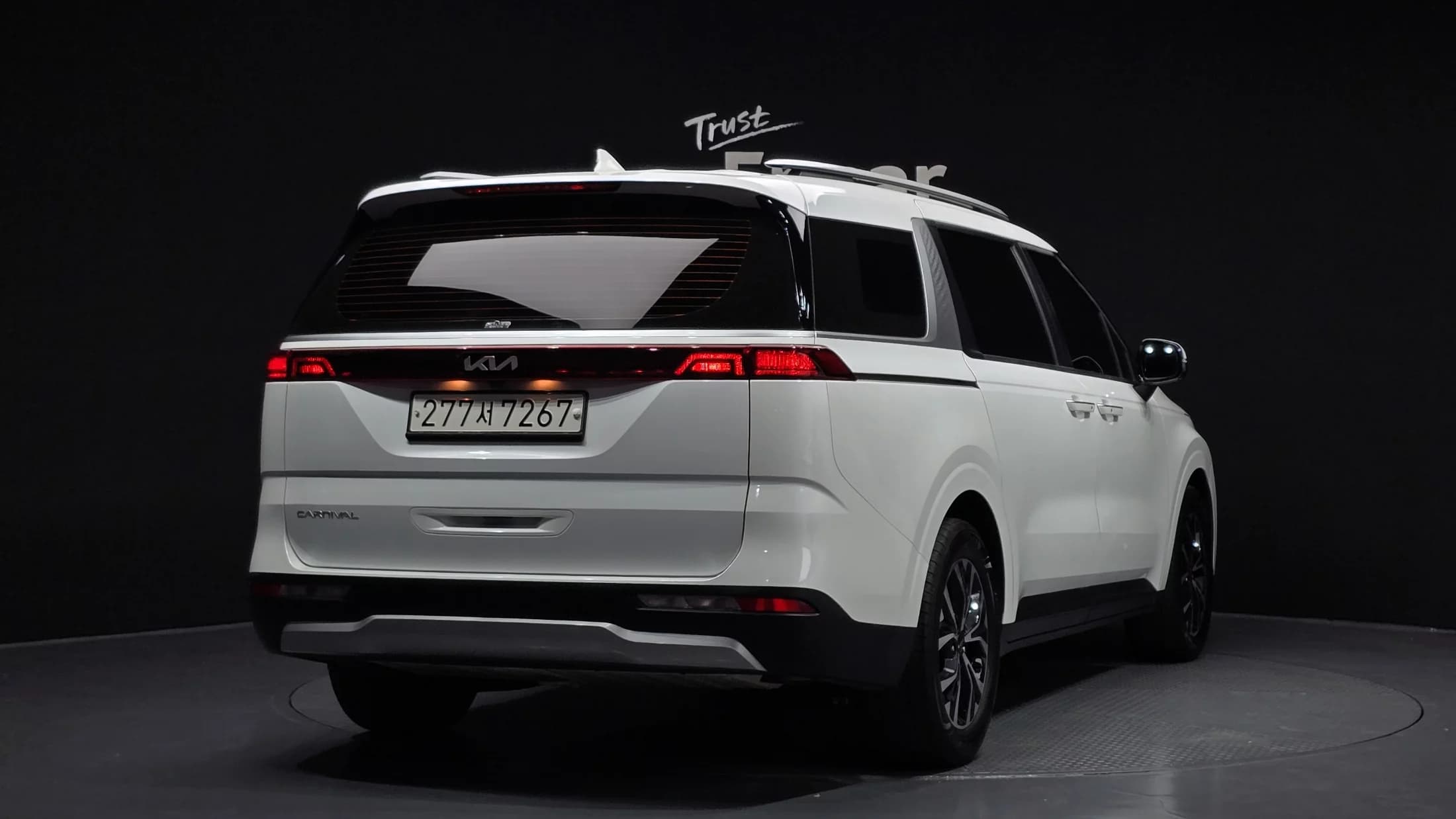 Kia Carnival 9-Seater Prestige, 2021 г. 118294 км. — фото 2