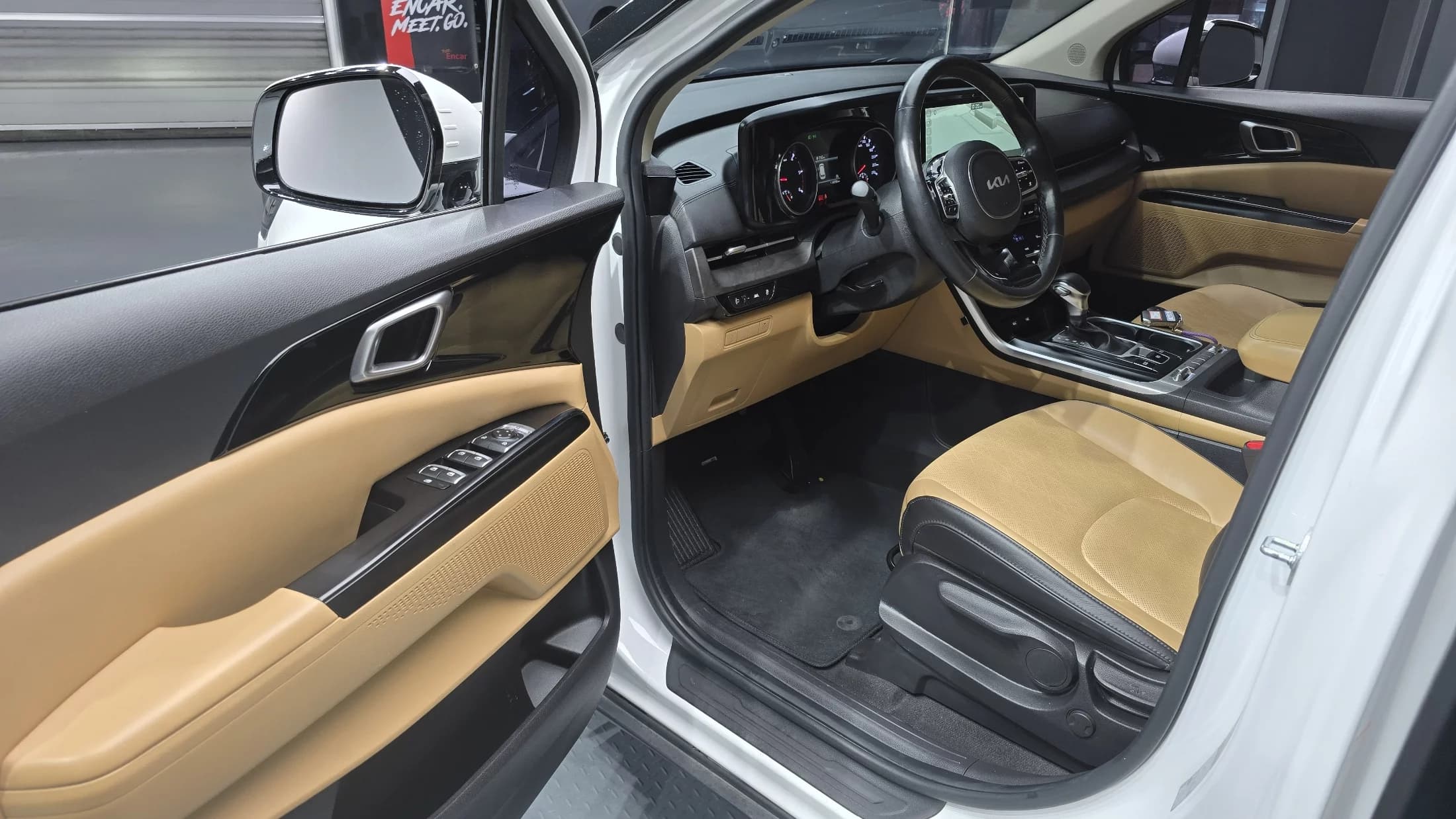 Kia Carnival 9-Seater Prestige, 2021 г. 118294 км. — фото 11