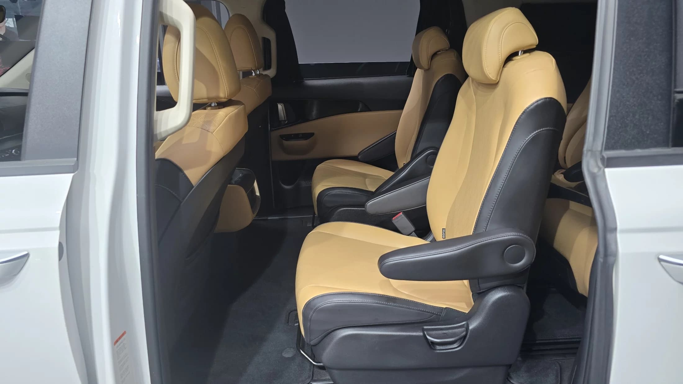 Kia Carnival 9-Seater Prestige, 2021 г. 118294 км. — фото 12