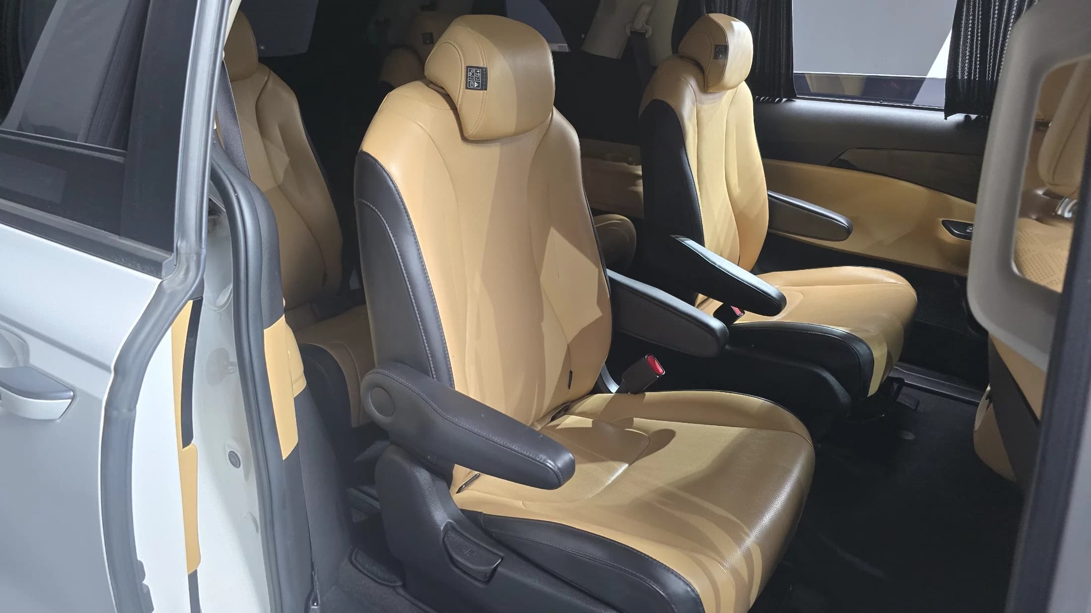 Kia Carnival 9-Seater Prestige, 2021 г. 118294 км. — фото 13