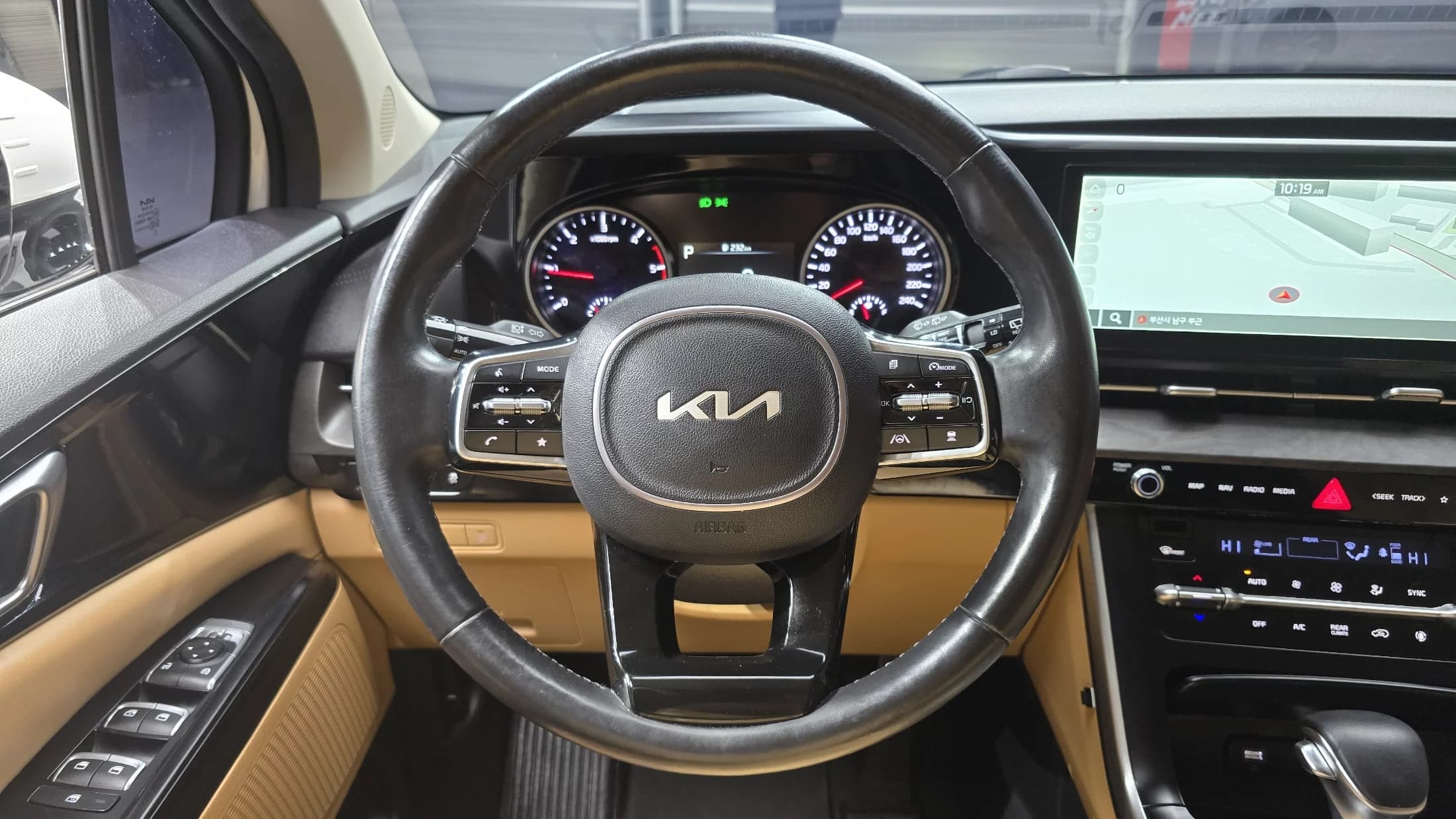 Kia Carnival 9-Seater Prestige, 2021 г. 118294 км. — фото 14