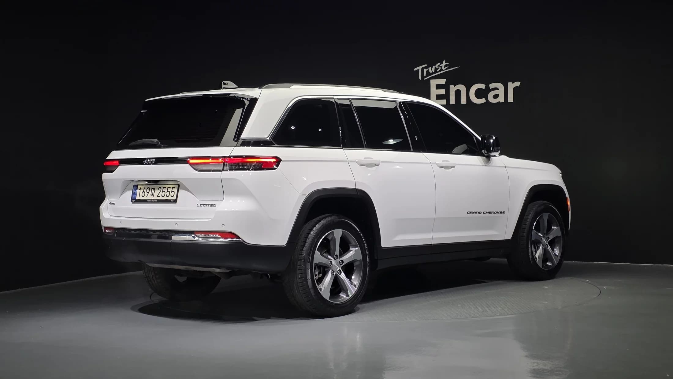 Jeep Grand Cherokee 3.6 Limited WK2, 2023 г. 82748 км. — фото 2