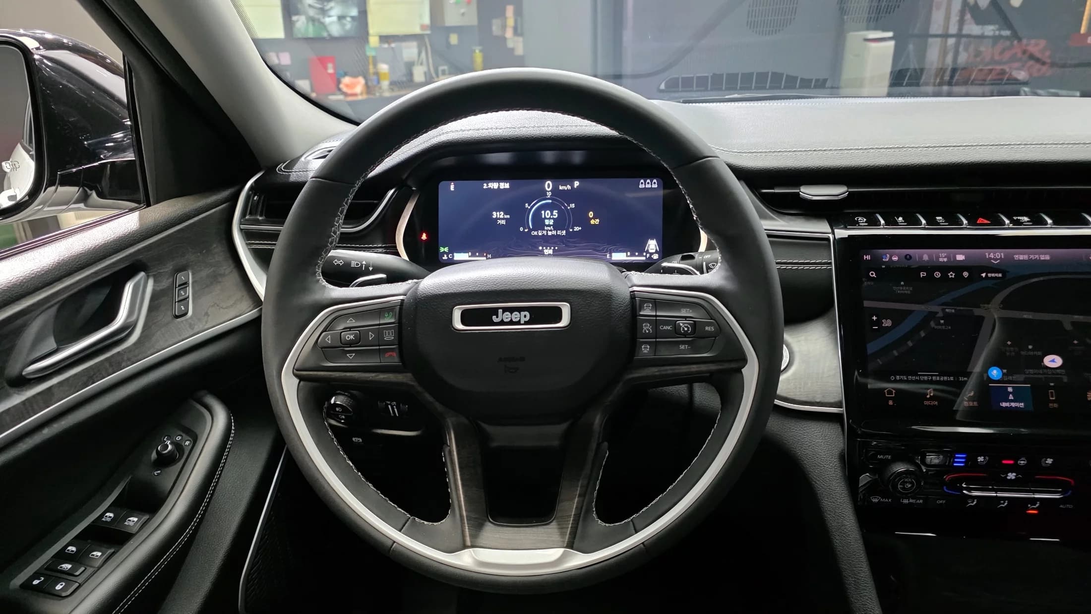 Jeep Grand Cherokee 3.6 Limited WK2, 2023 г. 82748 км. — фото 13