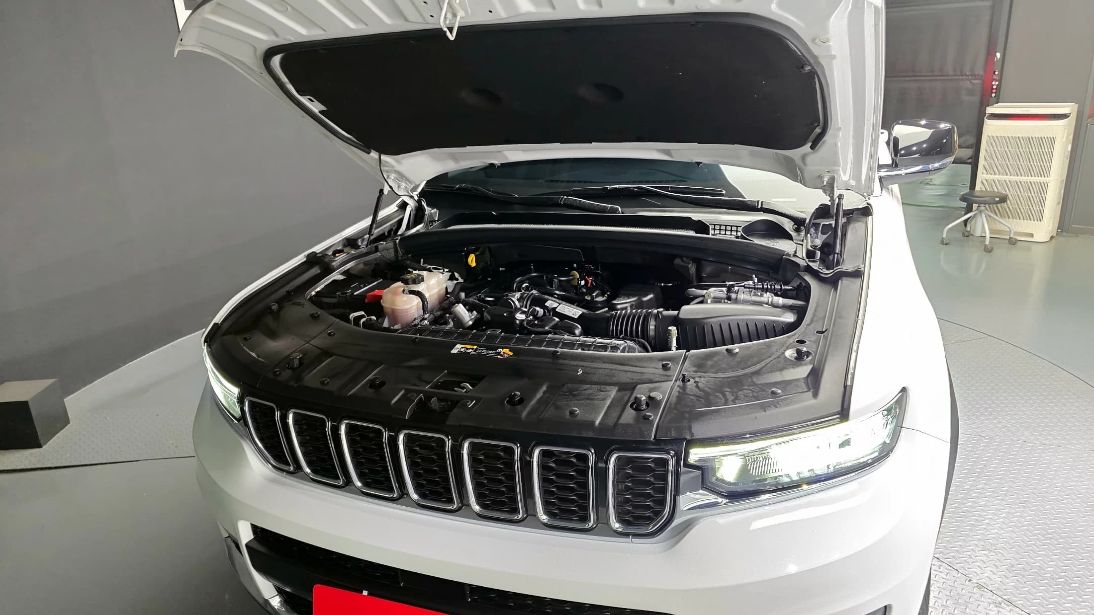 Jeep Grand Cherokee 3.6 Limited WK2, 2023 г. 82748 км. — фото 6