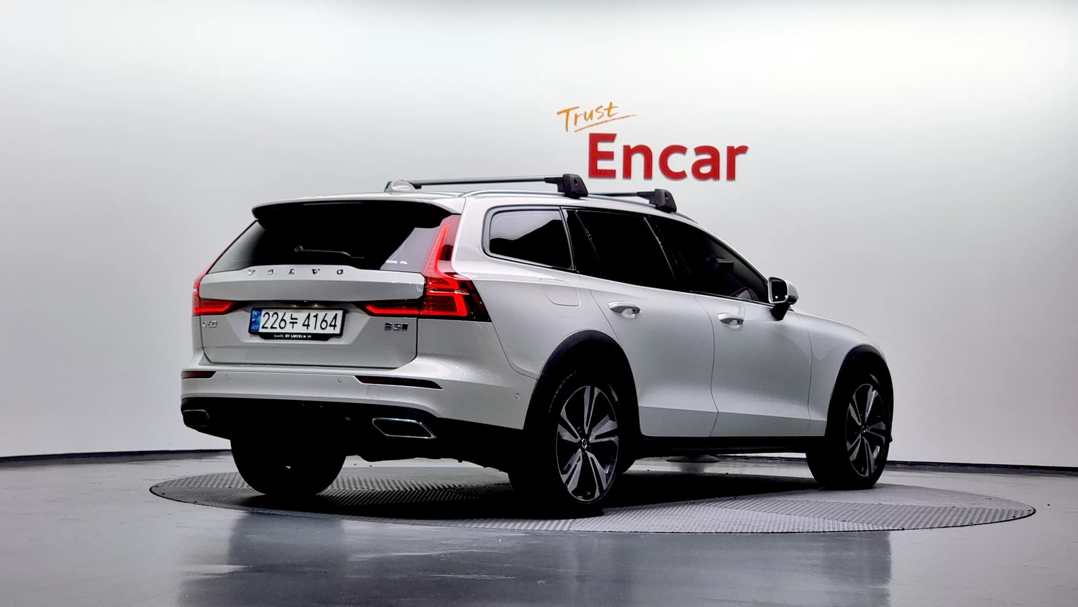 Volvo V60 B5 Pro AWD, 2021 г. 112409 км. — фото 2