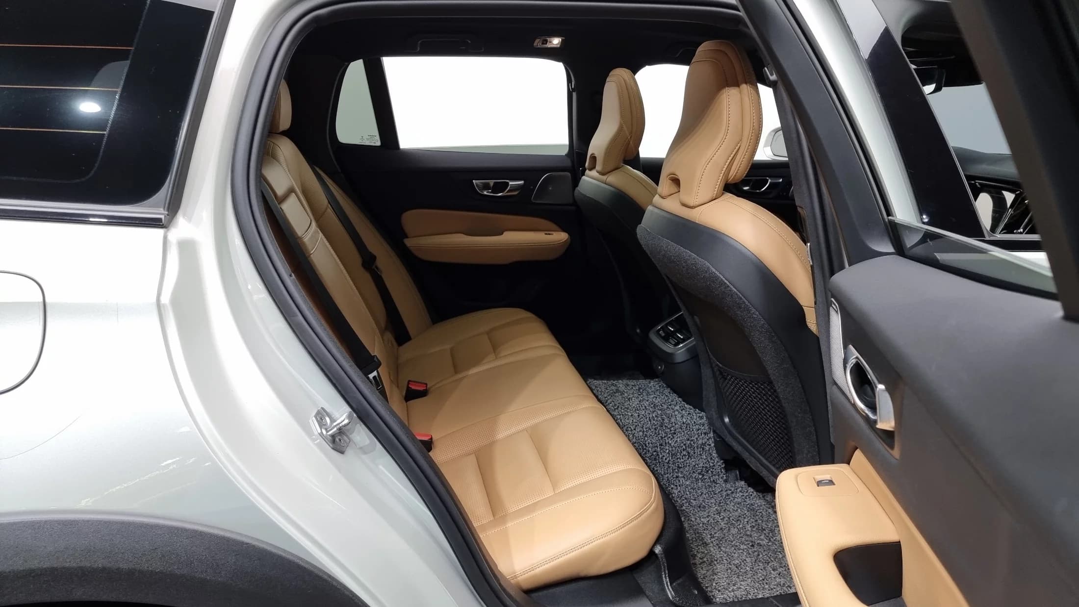 Volvo V60 B5 Pro AWD, 2021 г. 112409 км. — фото 12
