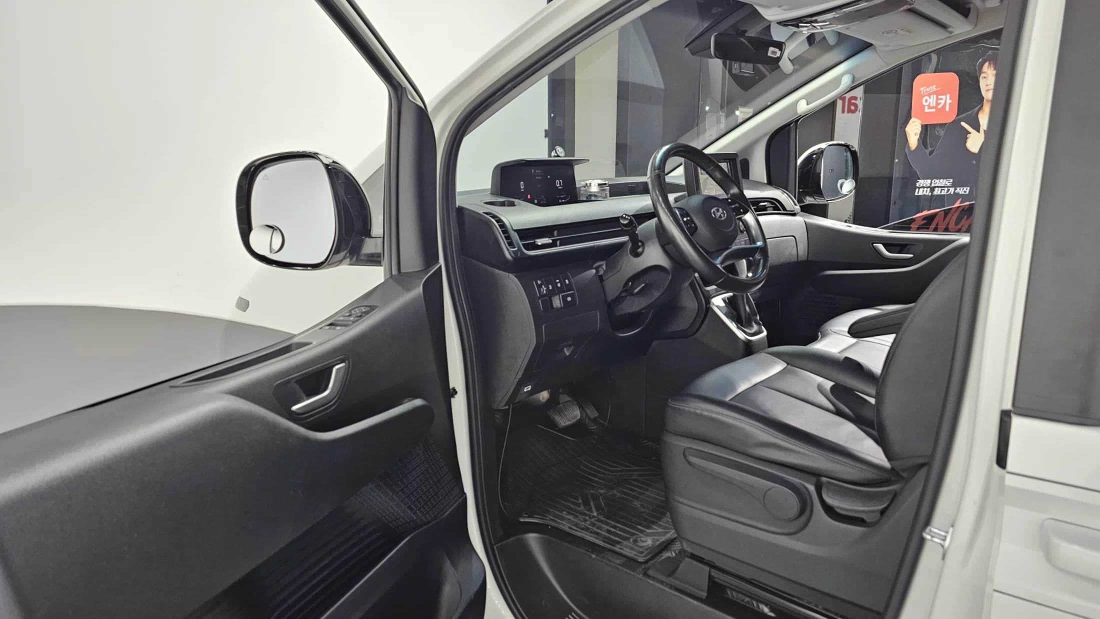 Hyundai Staria Cargo 3-Seater Modern, 2021 г. 87221 км. — фото 10
