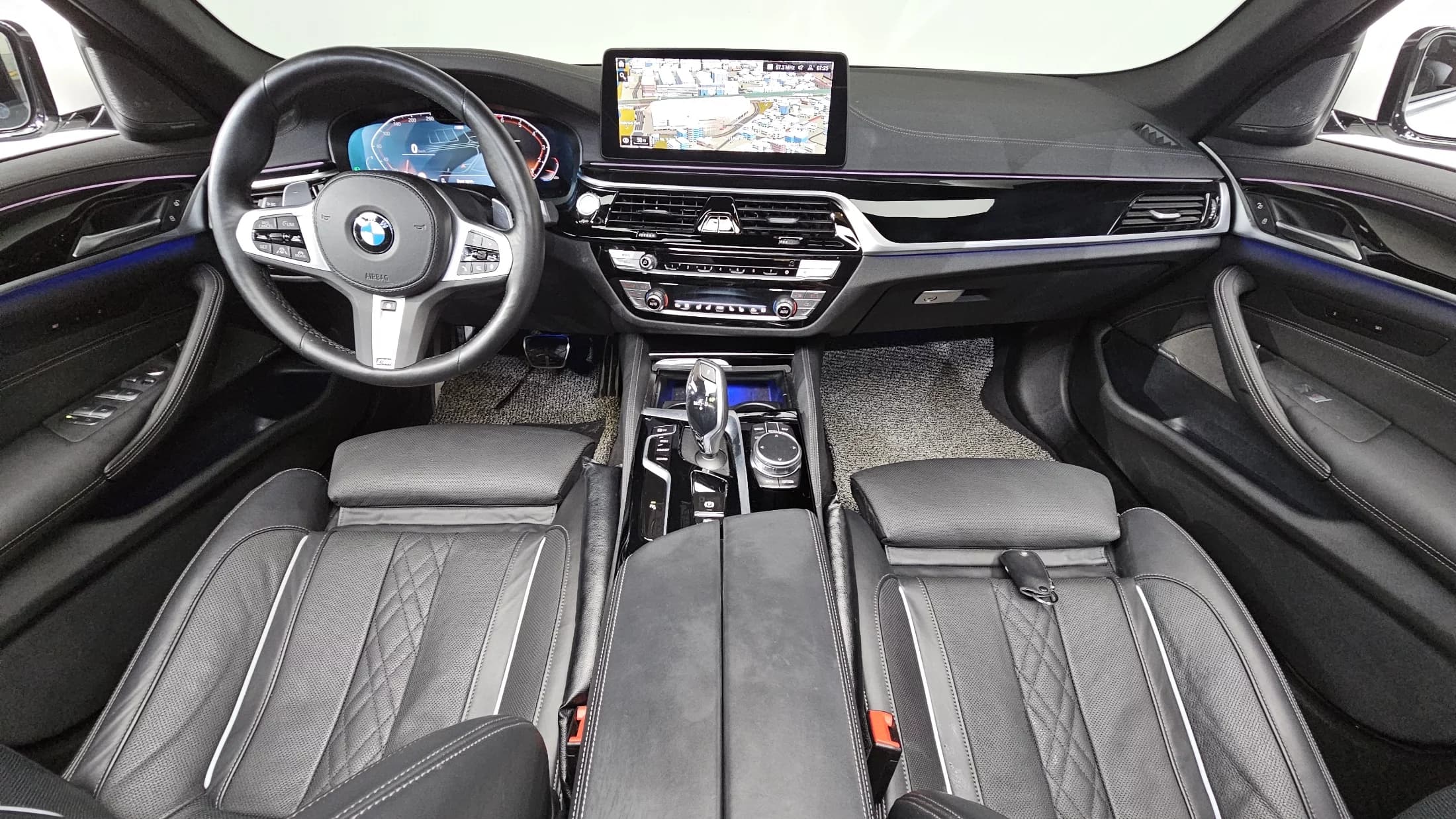 BMW 5-Series 530i M Sport Package, 2022 г. 26418 км. — фото 7