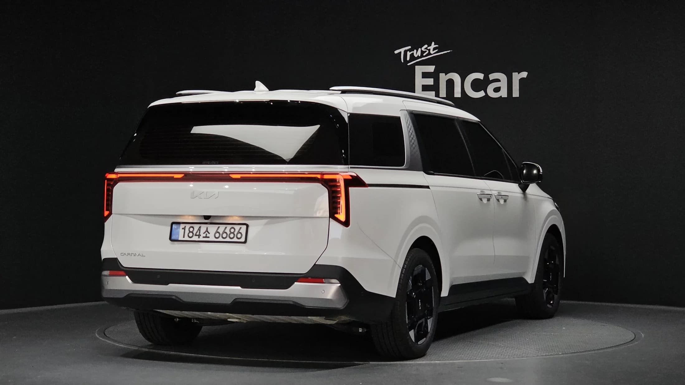 Kia Carnival 9-Seater Prestige, 2025 г. 3909 км. — фото 2