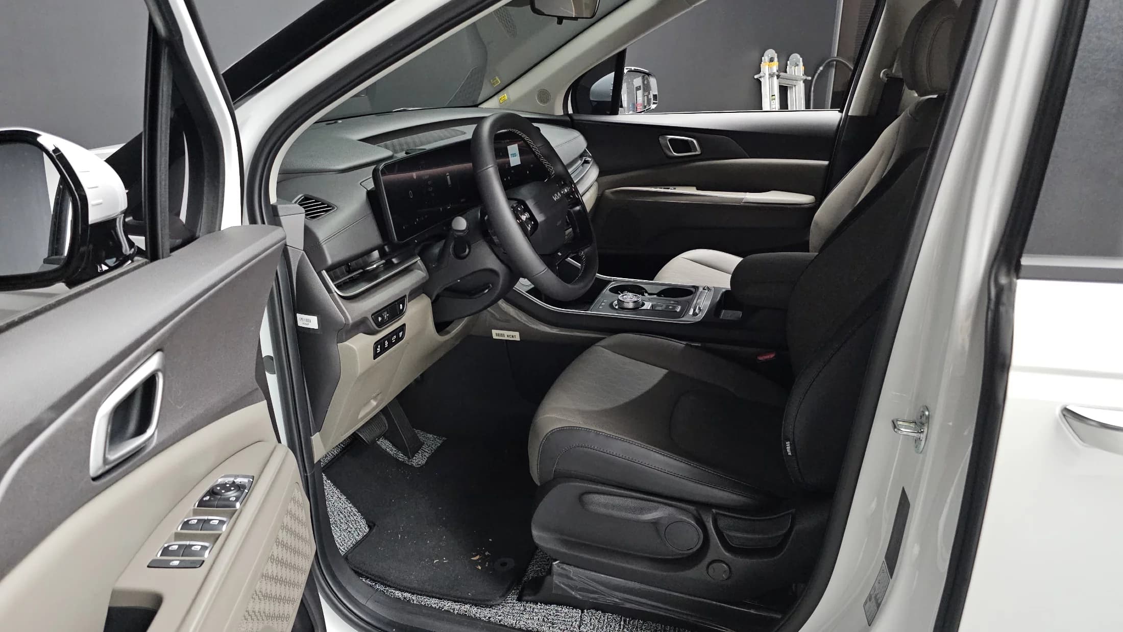 Kia Carnival 9-Seater Prestige, 2025 г. 3909 км. — фото 11