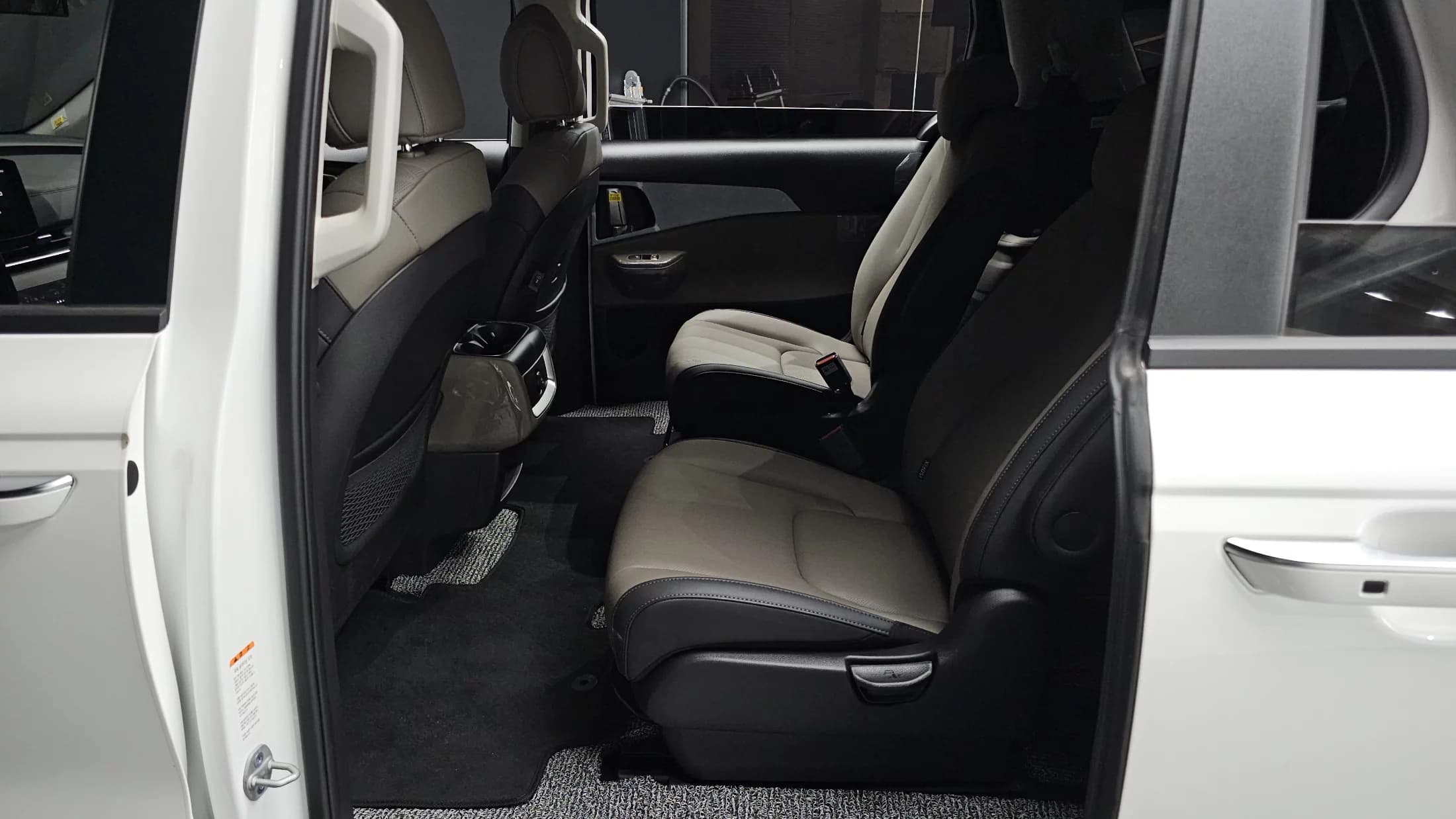 Kia Carnival 9-Seater Prestige, 2025 г. 3909 км. — фото 12