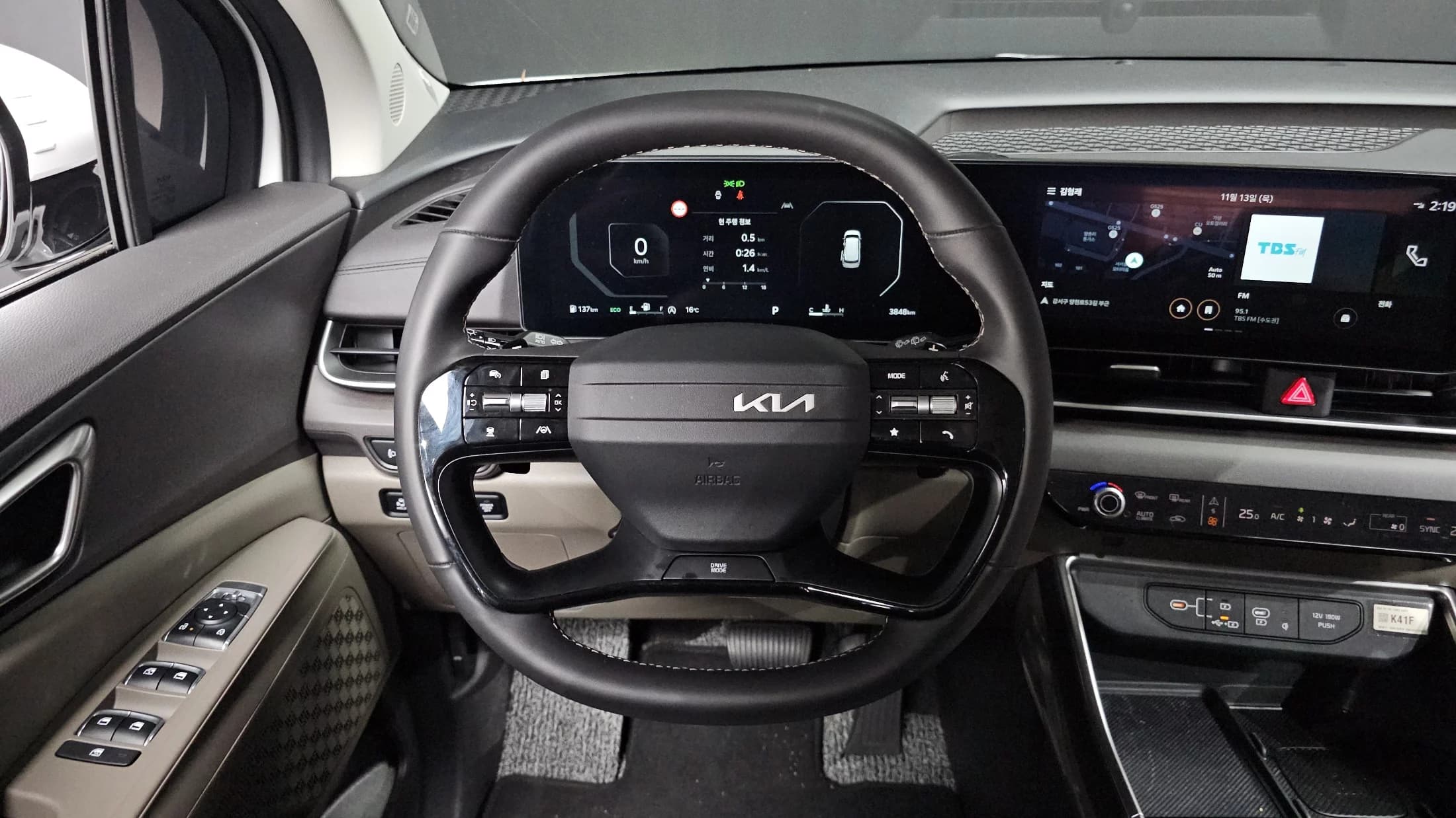 Kia Carnival 9-Seater Prestige, 2025 г. 3909 км. — фото 13