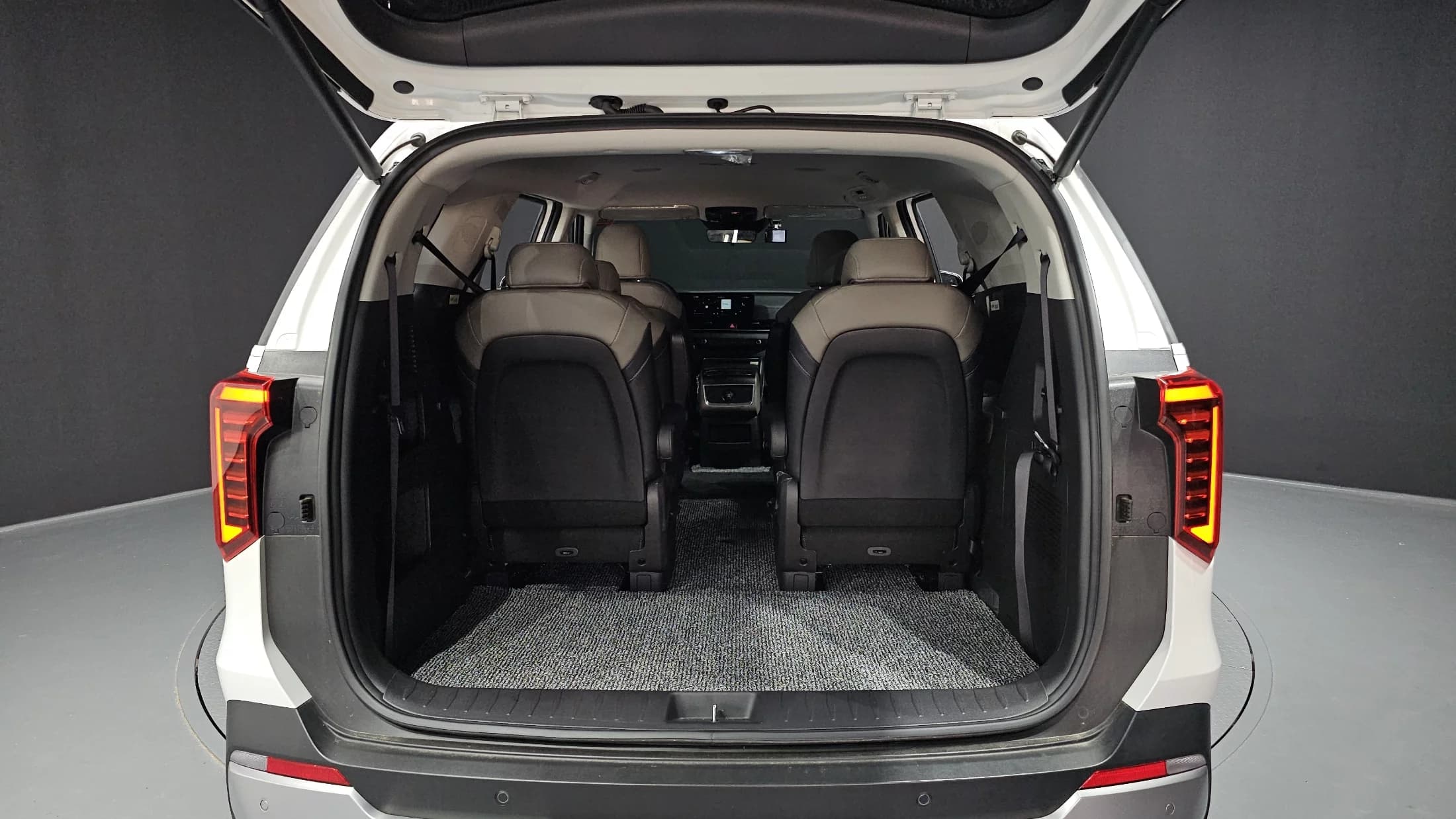 Kia Carnival 9-Seater Prestige, 2025 г. 3909 км. — фото 20