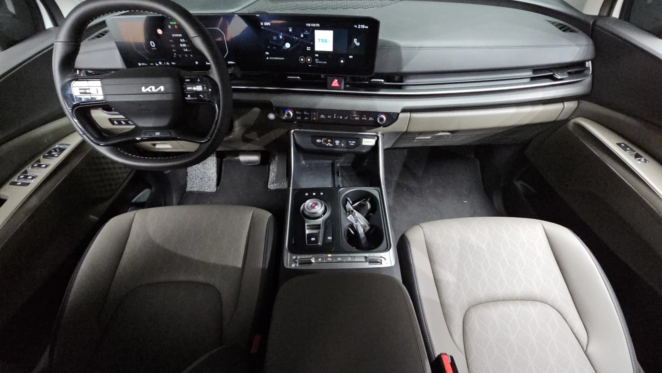 Kia Carnival 9-Seater Prestige, 2025 г. 3909 км. — фото 7