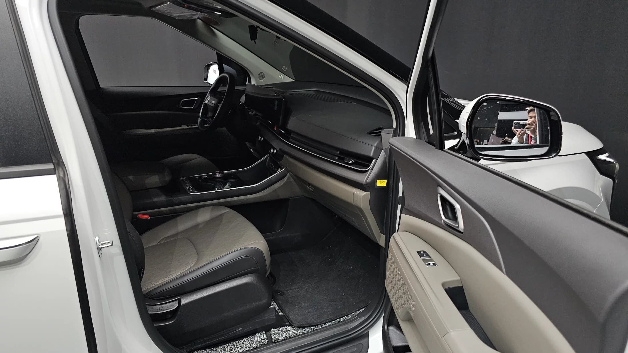 Kia Carnival 9-Seater Prestige, 2025 г. 3909 км. — фото 10