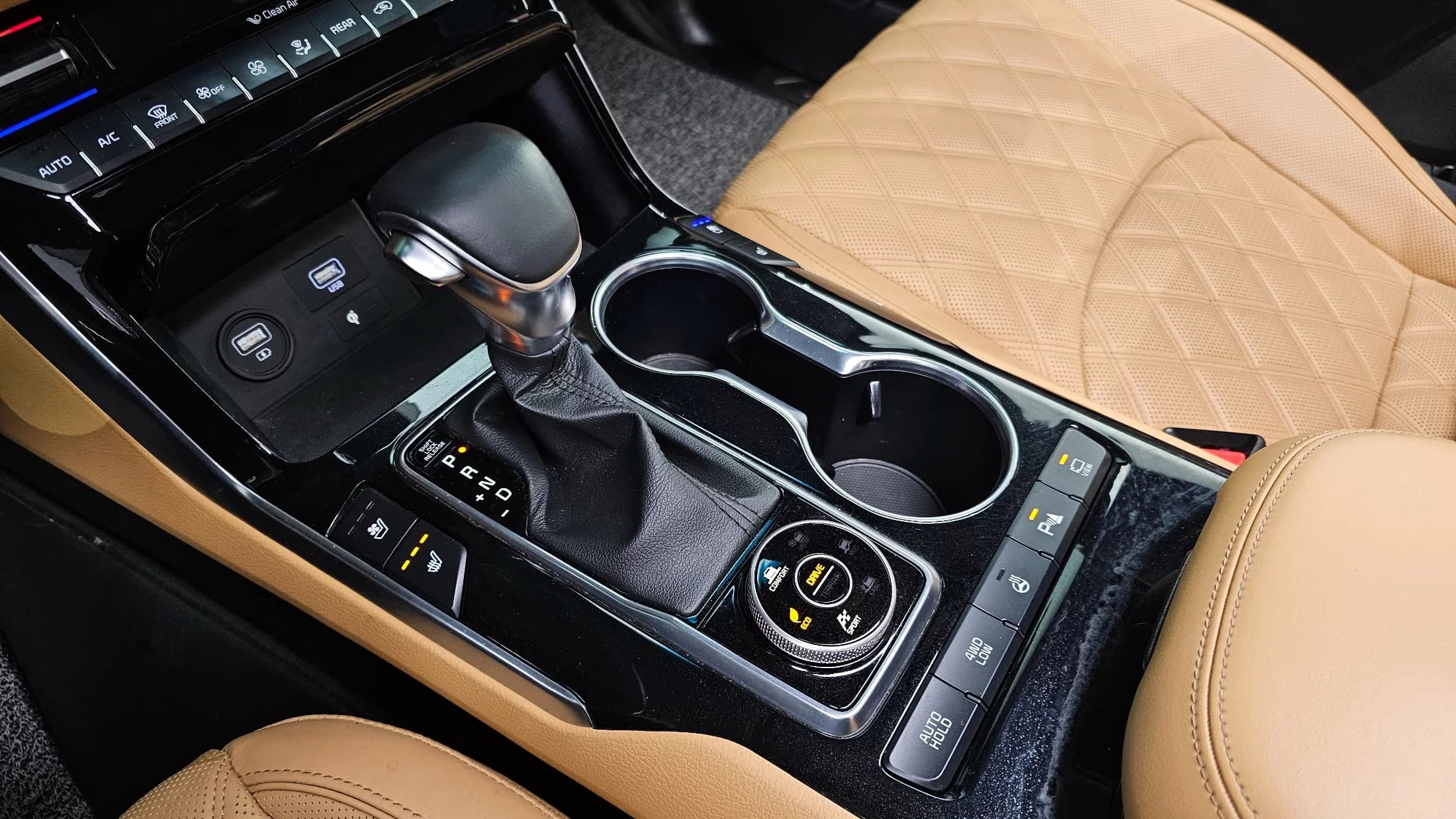 Kia Mohave Diesel 3.0 4WD 6-Seater Masters, 2021 г. 81178 км. — фото 9