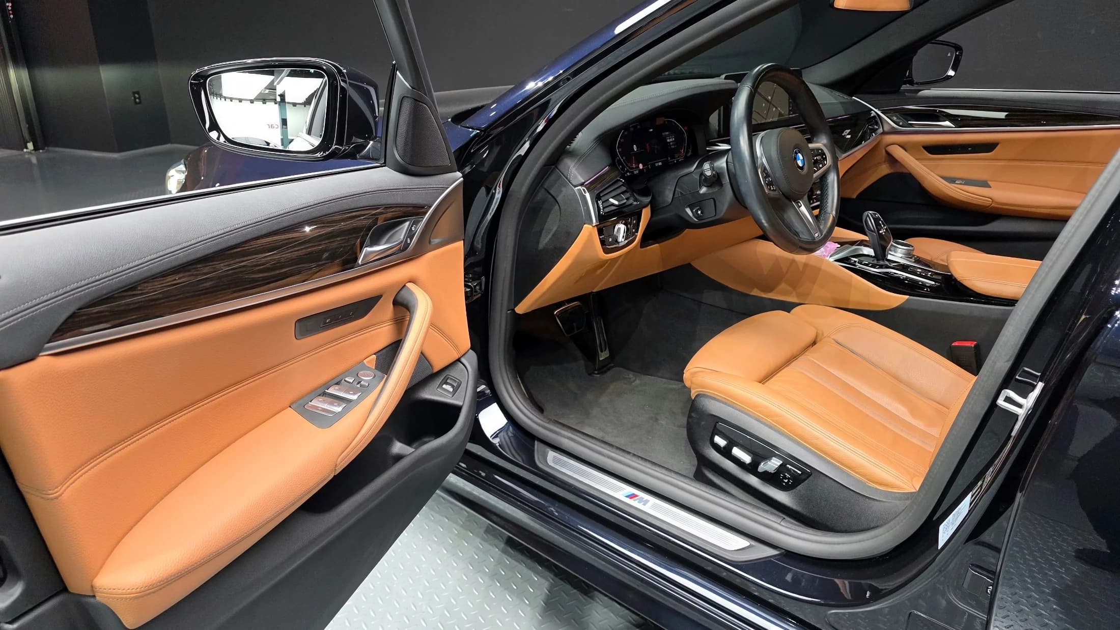 BMW 5-Series 520i M Sport, 2021 г. 70570 км. — фото 11