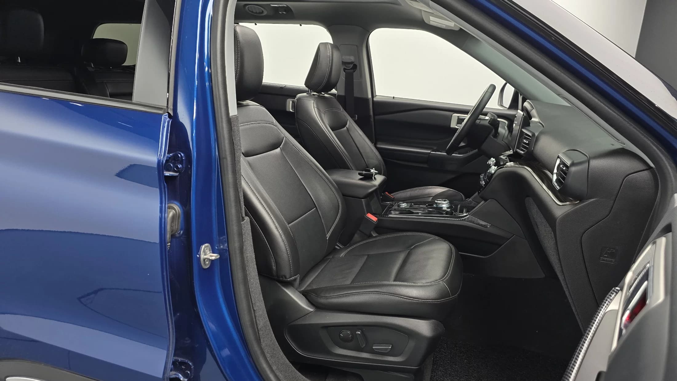 Ford EXPLORER 2.3 LimIted 4WD, 2022 г. 27636 км. — фото 10