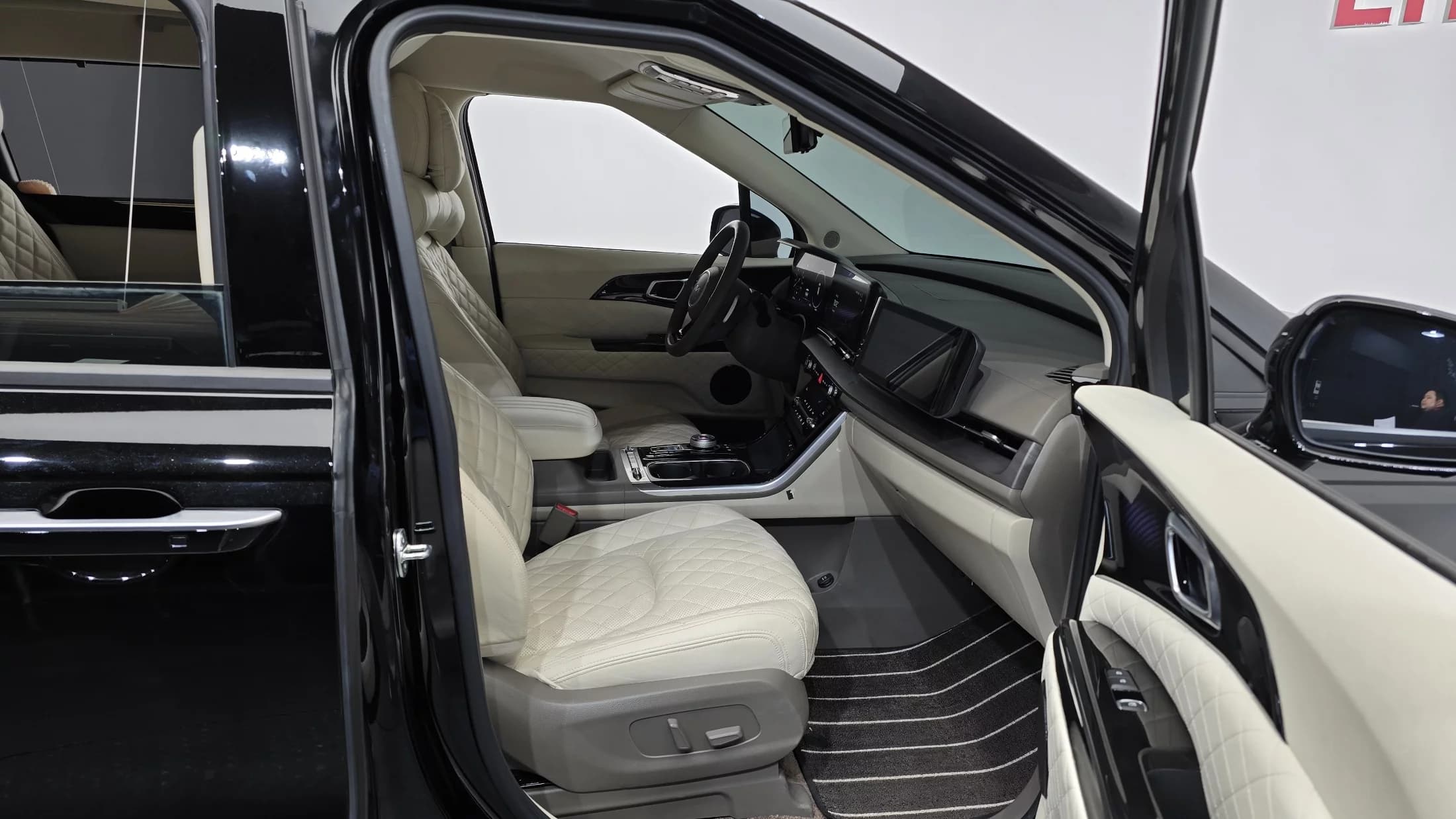 Kia Carnival Gasoline 9-seater Limousine(Special vehicle), 2023 г. 58300 км. — фото 11