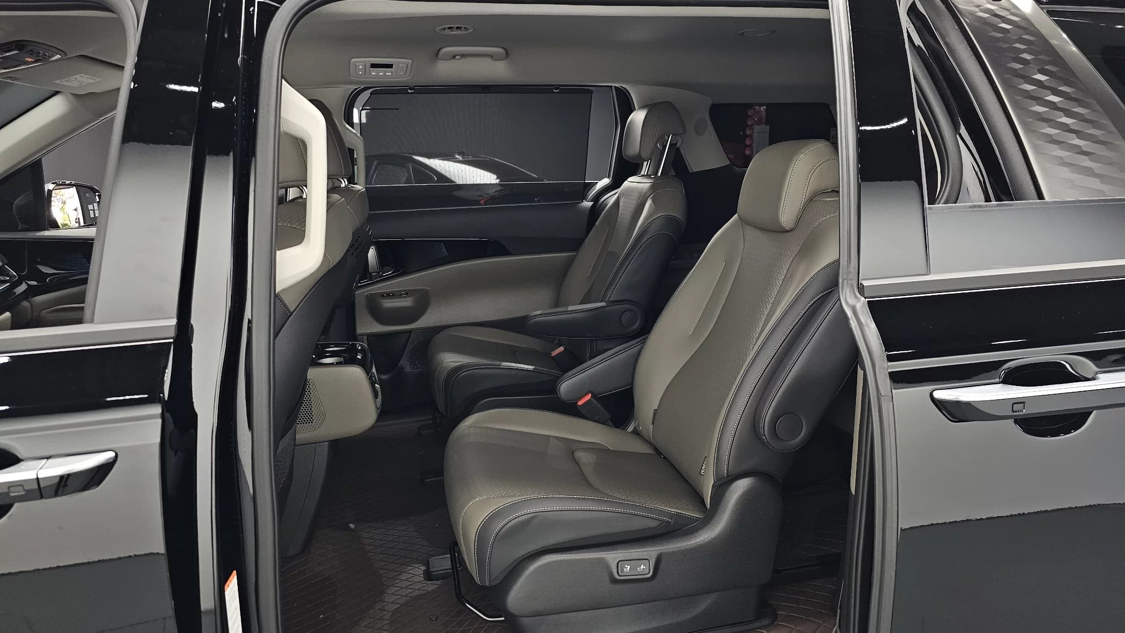Kia Carnival Gasoline 9-Seater Gravity, 2024 г. 21069 км. — фото 11
