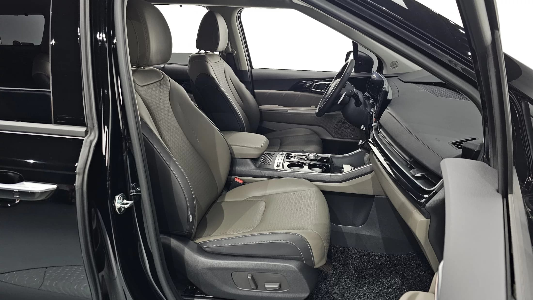 Kia Carnival Gasoline 9-Seater Gravity, 2024 г. 21069 км. — фото 12
