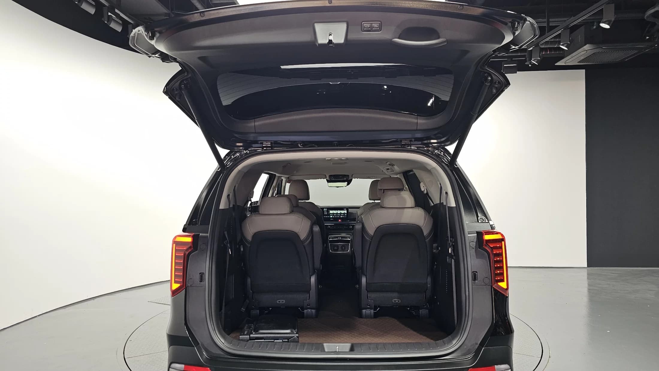 Kia Carnival Gasoline 9-Seater Gravity, 2024 г. 21069 км. — фото 20