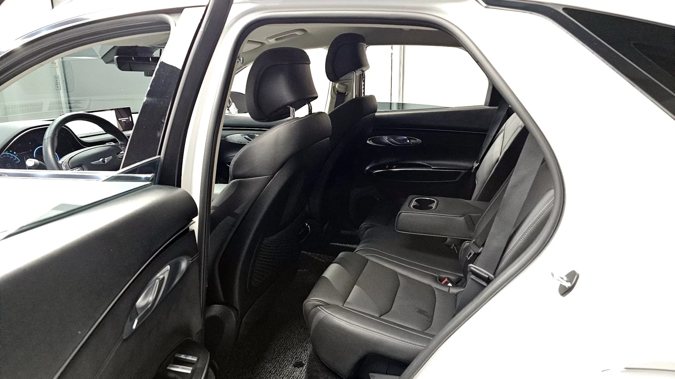 Genesis GV70 2.5T Gasoline AWD, 2022 г. 43674 км. — фото 11