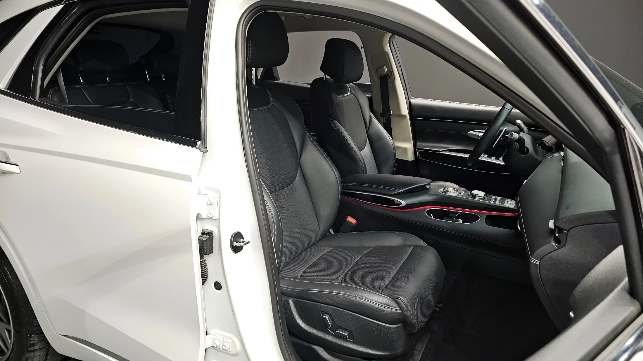 Genesis GV70 2.5T Gasoline AWD, 2022 г. 43674 км. — фото 12