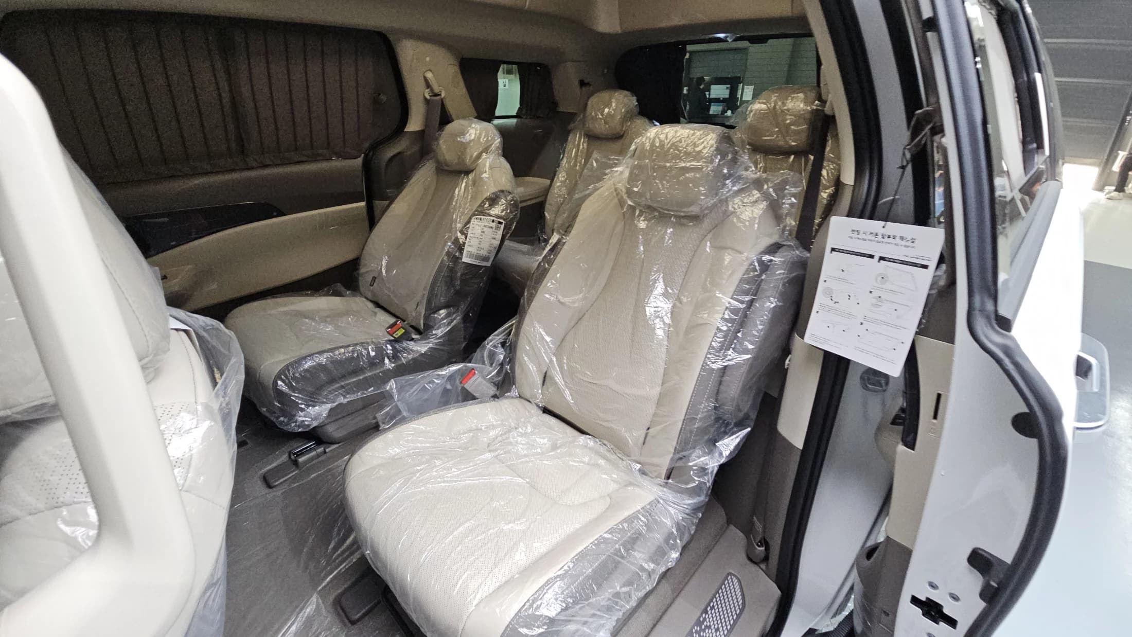 Kia Carnival HEV 9-Seater Hi-Limousine Signature, гибрид, 2025 г. — фото 12