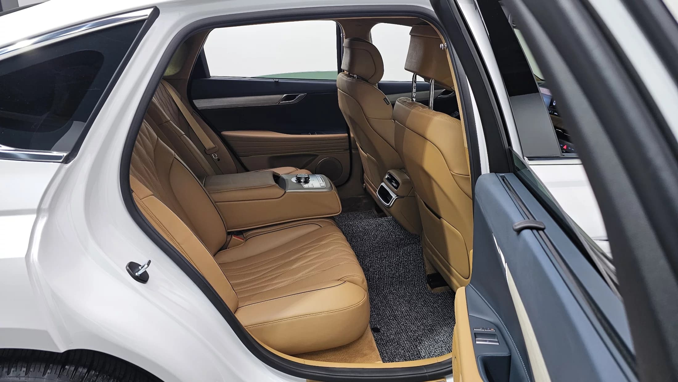 Genesis G80 Gasoline 2.5 Turbo 2WD, 2025 г. 6288 км. — фото 11
